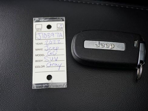 Used 2022 Jeep Grand Cherokee Laredo X image 39