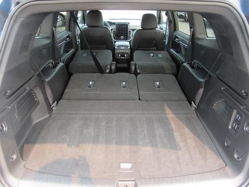Used 2025 GMC Acadia Denali w/ LPO, All-Weather Package AWD/4WD image 29
