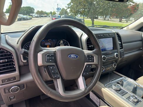 Used 2021 Ford Expedition XLT AWD/4WD image 25