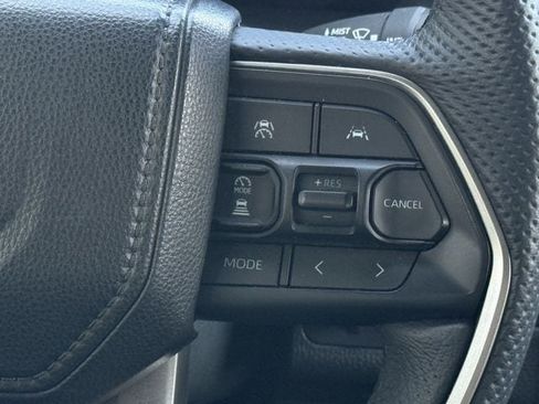 Used 2025 Toyota Tacoma Limited AWD/4WD image 17