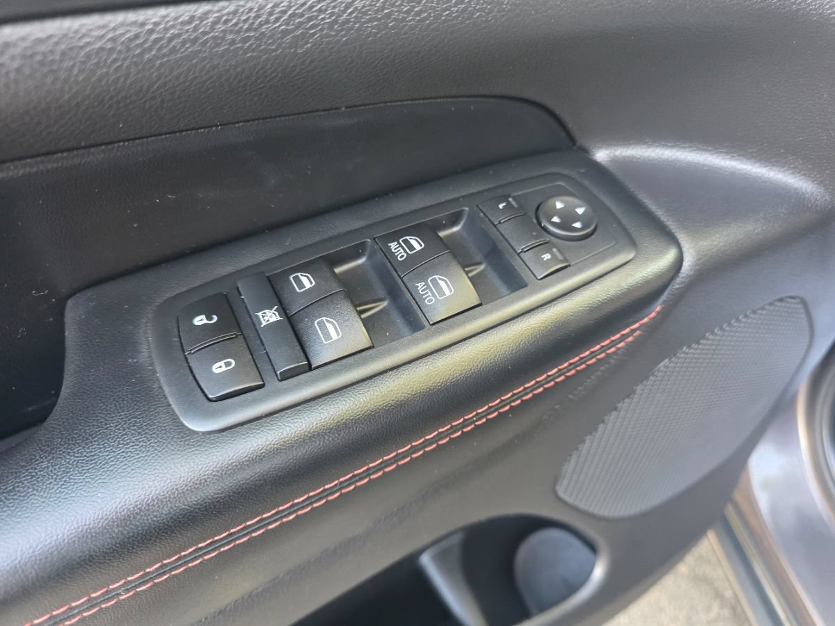 Used 2017 Jeep Grand Cherokee Laredo AWD/4WD image 30