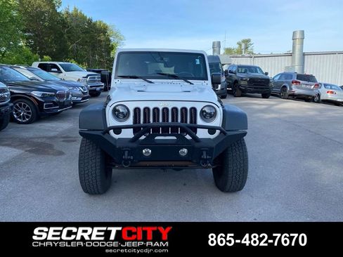 Used 2014 Jeep Wrangler Unlimited Rubicon w/ Connectivity Group AWD/4WD image 2