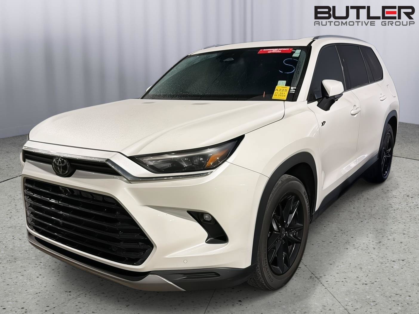 Used 2024 Toyota Grand Highlander FWD image 2