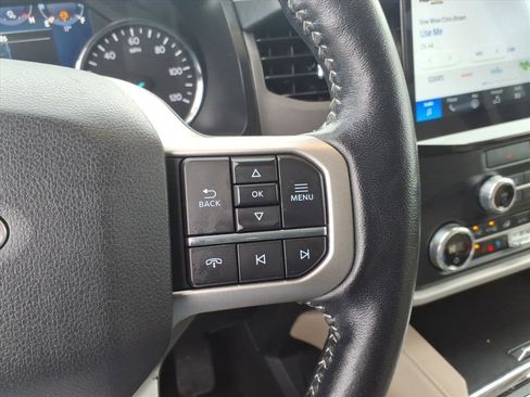 Used 2022 Ford Expedition XLT image 15