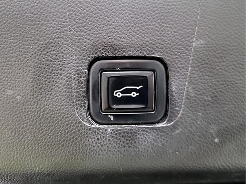 Used 2023 Chevrolet Traverse RS w/ LPO, Floor Liner Package AWD/4WD image 29