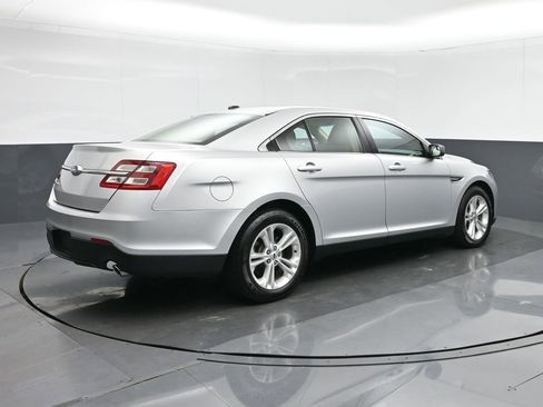 Used 2017 Ford Taurus SE image 7