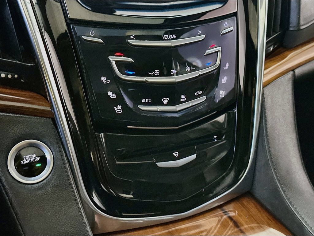 Used 2015 Cadillac Escalade Luxury AWD/4WD image 18