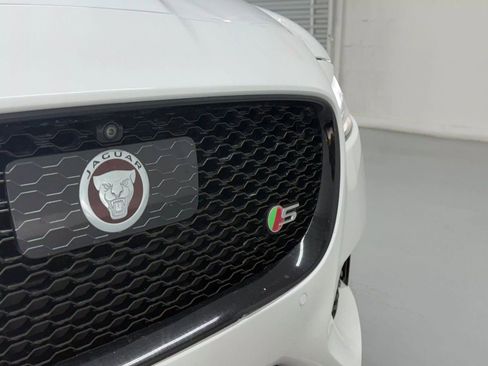 Used 2018 Jaguar XF S image 9