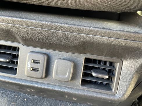 Used 2021 Chevrolet Silverado 1500 LT image 21