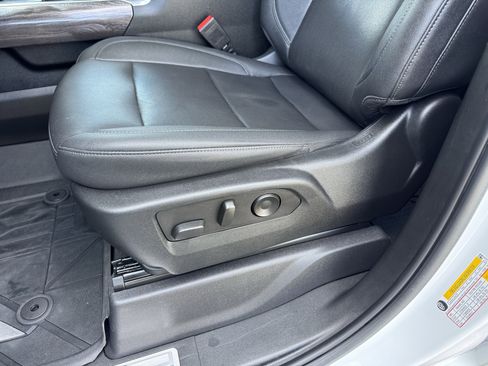 Used 2022 Chevrolet Silverado 1500 LTZ w/ LTZ Premium Package RWD image 15