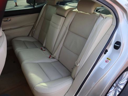 Used 2013 Lexus ES 350 w/ Luxury Pkg image 3