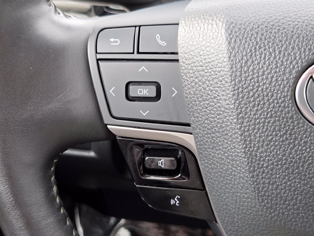 Used 2025 Toyota Camry XLE AWD/4WD image 16