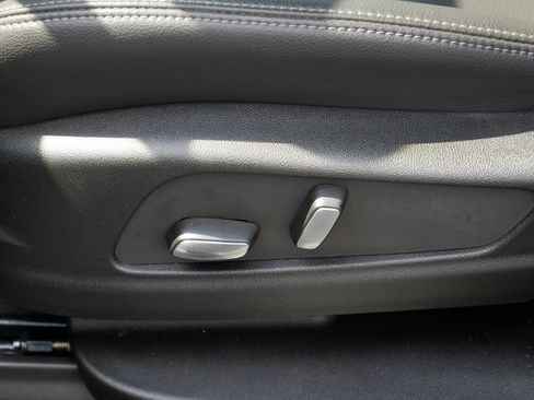 Used 2025 Cadillac XT6 Luxury FWD image 19