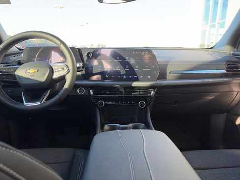 Used 2025 Chevrolet Traverse LT w/ LPO, Floor Liner Package image 12