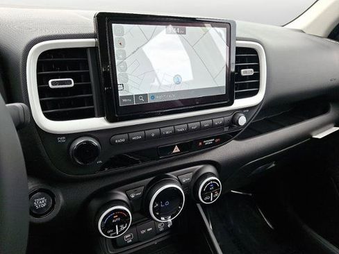 New 2025 Hyundai Venue Limited image 8