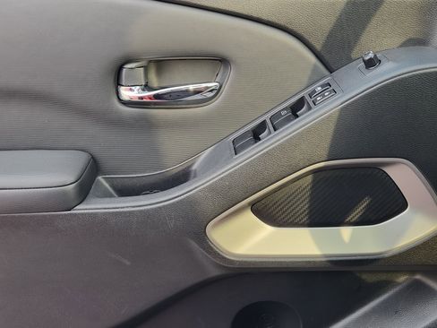 Used 2022 Nissan Frontier SV image 24