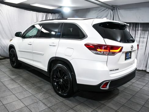 Used 2019 Toyota Highlander SE AWD/4WD image 4