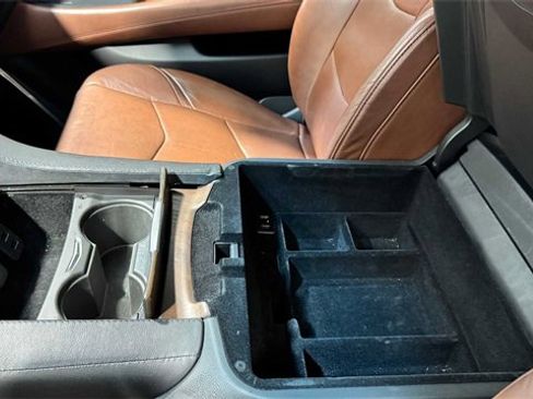 Used 2018 Cadillac Escalade ESV Premium Luxury image 35