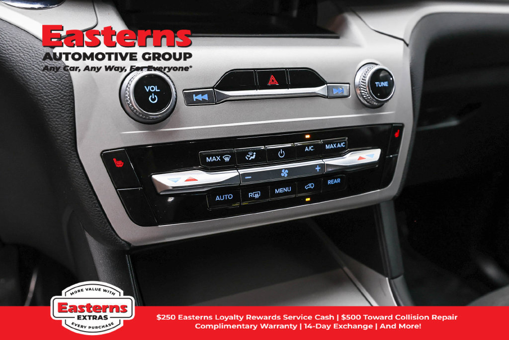 Used 2023 Ford Explorer XLT AWD/4WD image 21