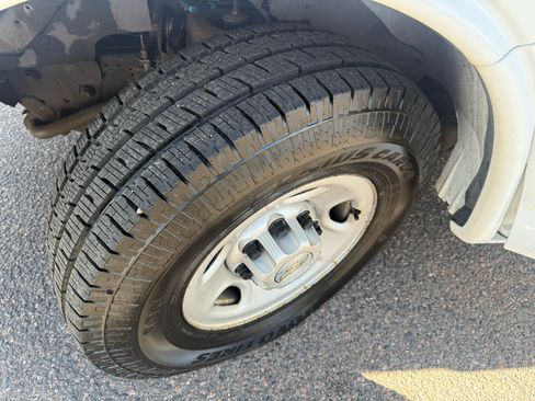 Used 2010 Chevrolet Express 2500 image 28