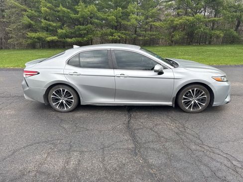 Used 2020 Toyota Camry SE image 5