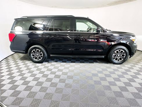 Used 2024 Ford Expedition Max XLT image 2