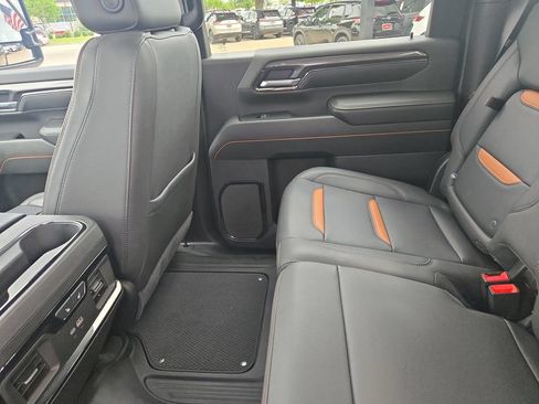 Used 2025 GMC Sierra 2500 AT4 w/ AT4 Premium Plus Package AWD/4WD image 10