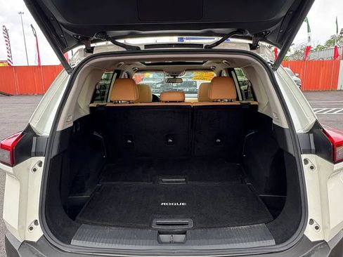 Used 2023 Nissan Rogue Platinum image 7