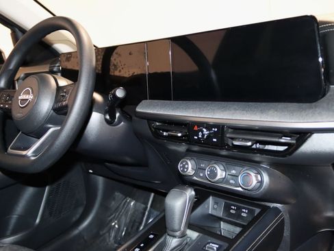 Used 2025 Nissan Kicks SV AWD/4WD image 50