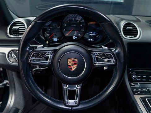 Used 2017 Porsche 718 Cayman image 4