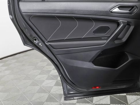 Certified 2024 Volkswagen Tiguan SE AWD/4WD image 38