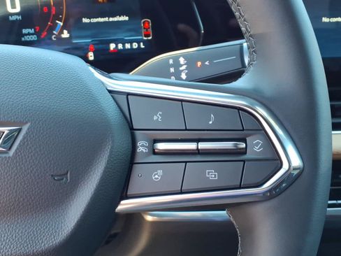 Used 2025 Chevrolet Equinox ACTIV w/ Safety and Technology Package AWD/4WD image 16