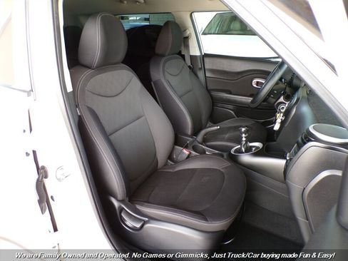 Used 2015 Kia Soul FWD image 25