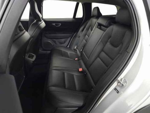 Used 2025 Volvo V60 B5 Cross Country Plus image 33