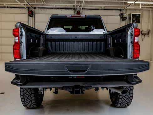 Used 2025 Chevrolet Silverado 2500 Custom w/ Custom Value Package AWD/4WD image 9