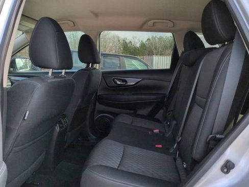 Used 2020 Nissan Rogue SV image 13