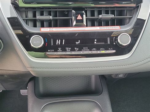 Used 2025 Toyota Corolla SE image 28