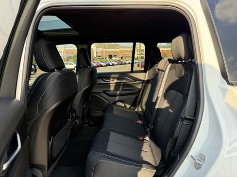 New 2025 Jeep Grand Cherokee Laredo image 25