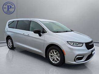 Used 2024 Chrysler Pacifica Touring-L FWD video 1