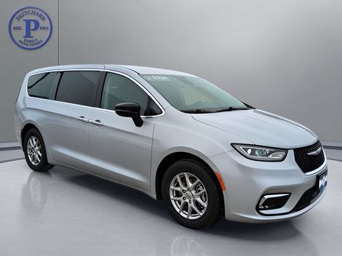 Used 2024 Chrysler Pacifica Touring-L FWD image 1