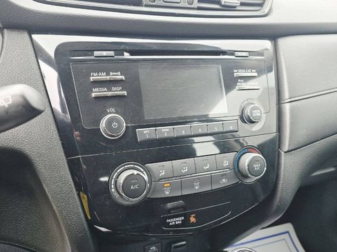 Used 2017 Nissan Rogue S FWD image 16