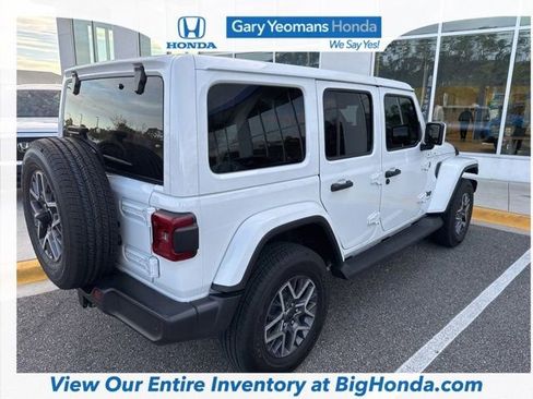 Used 2025 Jeep Wrangler Sahara image 4