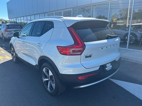 Certified 2025 Volvo XC40 B5 Plus AWD/4WD image 3