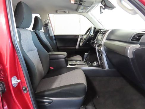 Used 2020 Toyota 4Runner SR5 AWD/4WD image 36