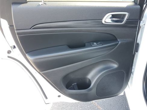 Used 2021 Jeep Grand Cherokee Laredo X RWD image 18