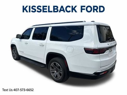 Used 2024 Jeep Wagoneer L Series II image 5