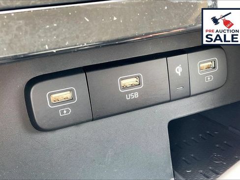 Used 2024 Kia Carnival EX FWD image 33