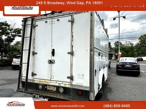 Used 2005 Ford E-350 and Econoline 350 Super Duty RWD image 5