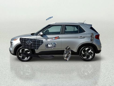 Used 2023 Hyundai Venue SEL w/ Cargo Package FWD image 3