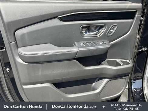 Used 2025 Honda Pilot Touring image 11
